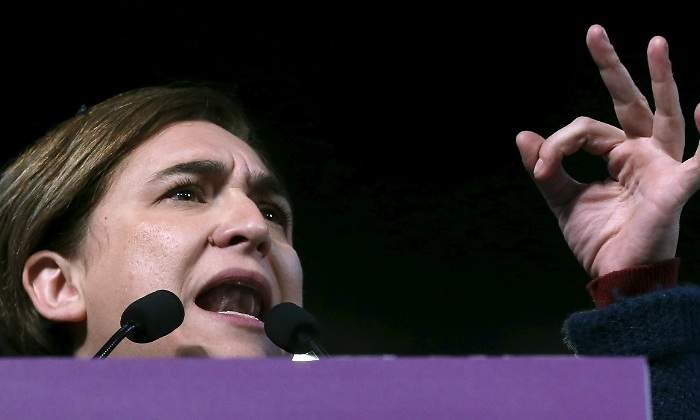 colau-atril-podemos-mitin-reuters.jpg