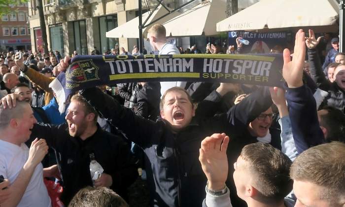 tottenham-aficionado-celebra-pase-final-reuters.jpg