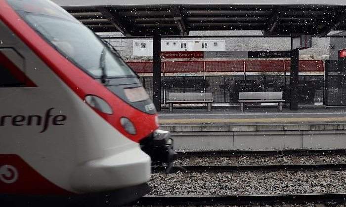 renfe-cercanias-tren-estacion-efe.jpg