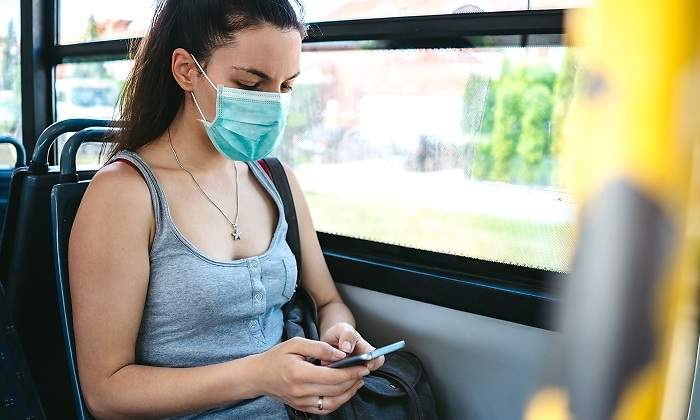 Chica-con-mascarilla-iStock.jpg