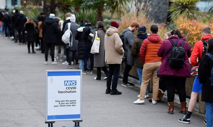 cola-vacunas-londres-reuters-770x420.jpg