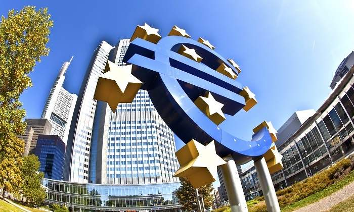 bce-estatua-euro-dreamstime.jpg