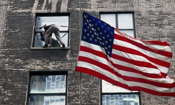 EEUU-bandera-trabajador.jpg