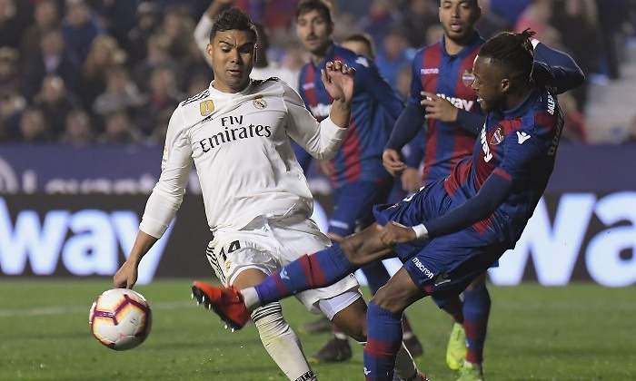 casemiro-doukoure-penalti-levante-madrid-getty.jpg