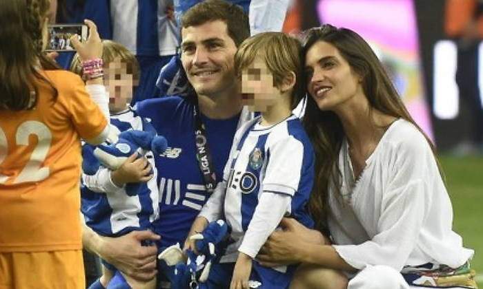 iker-casillas-sara-carbonero-hijo-pasos-padre-770.jpg