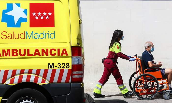 coronavirus-ambulancia-madrid-reuters.jpg