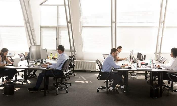 trabajadores-oficina-770.jpg
