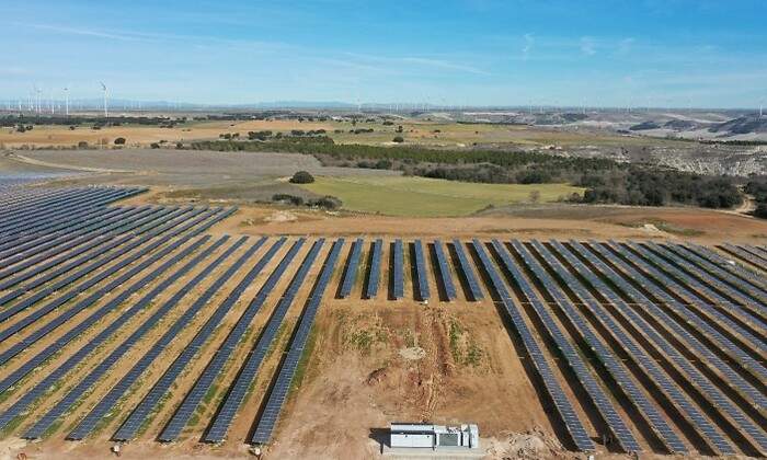 Planta-fotovoltaica-de-Iberdrola-Revilla-Vallejera--Burgos.jpg