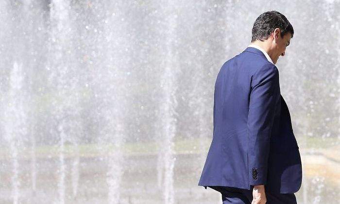 pedro-sanchez-espaldas-efe-2018.jpg