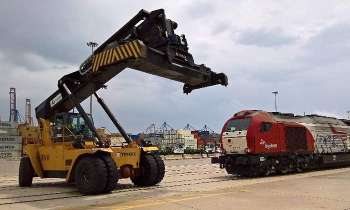 tren-puerto-valencia.jpg