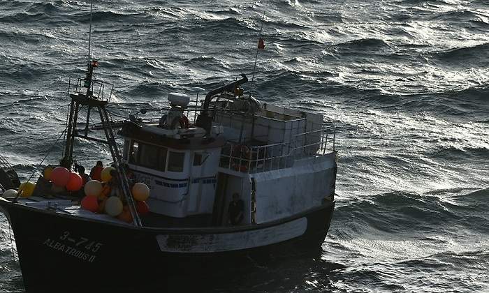 Imagen-EuropaPress_3786115_pesquero_bandera_marroqui_albatros_ii_encallo_tarde_noche_miercoles_17.jpg