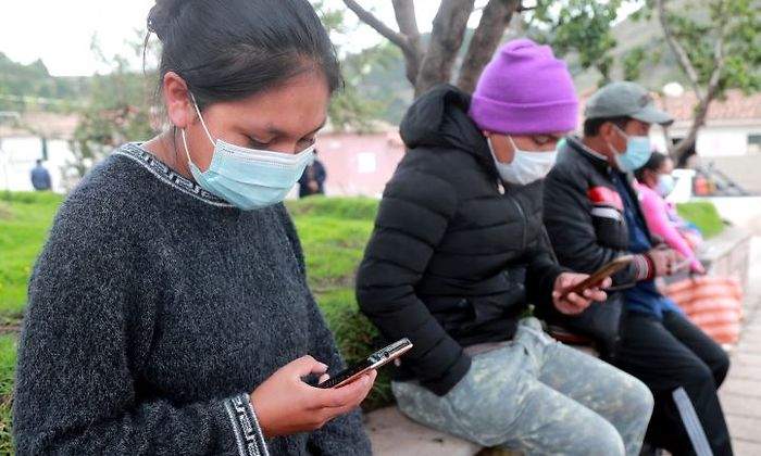 personas con celular