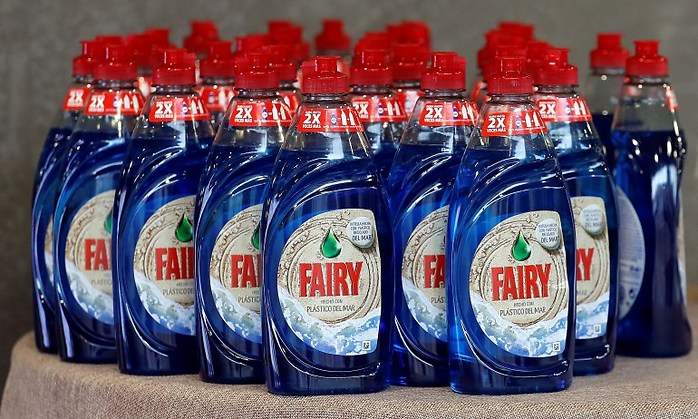 Botella de Fairy elaborado con plsticos reciclados de los ocanos