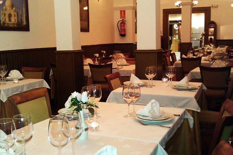 Interior del restaurante Indian Aroma