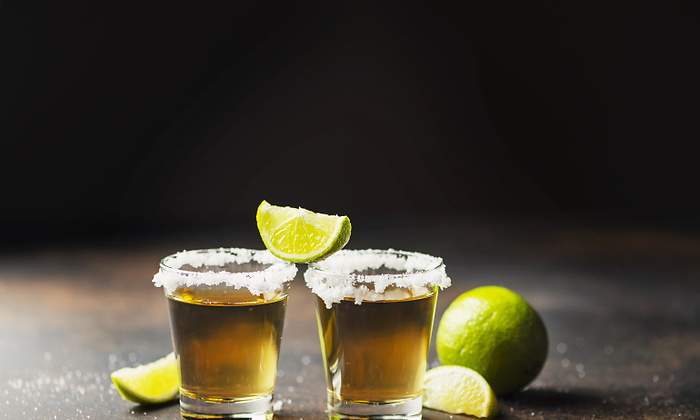 chupito-tequila-jose-cuervo-mezcal-dreamstime.jpg