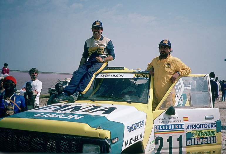 Miguel Prieto-Ramón Termens (Nissan Patrol), a la izda. en 1988 y a la derecha en el Dakar 1987