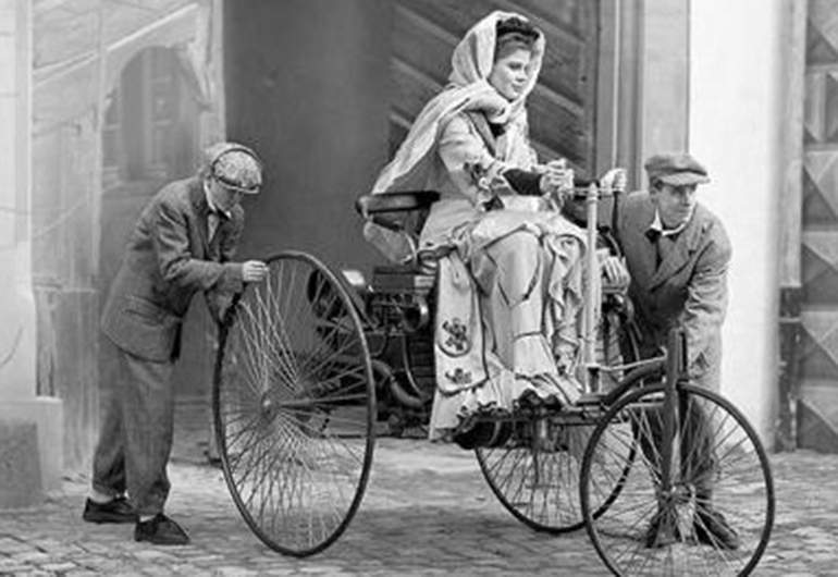 MUJER AL VOLANTE, UNA HISTORIA APASIONANTE