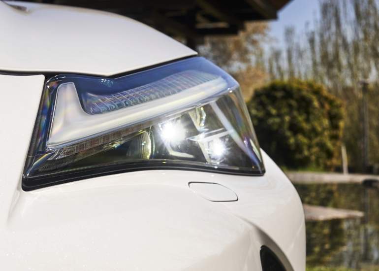 Detalle del Lexus UXh Engawa.