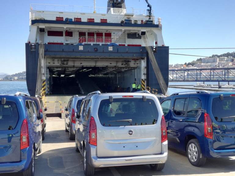 Opel Combo fabricadas en Vigo preparadas para su exportación.