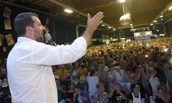 salvini-masas-alamy.jpg