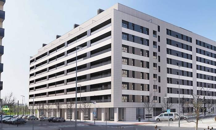 Fachada-de-la-promocion-Arista-de-AEDAS-Homes-en-Pamplona-1.jpg
