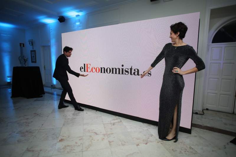 Shona Golding, Elisabeta Franchi.
