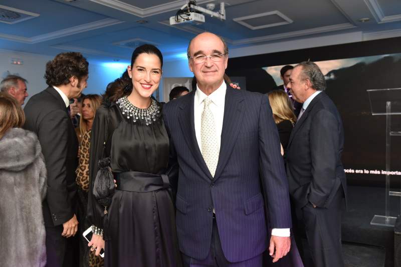 Antonio Rodríguez Arca, presidente en funciones de elEconomista; y María Lantero, jefa de publicidad Status.
