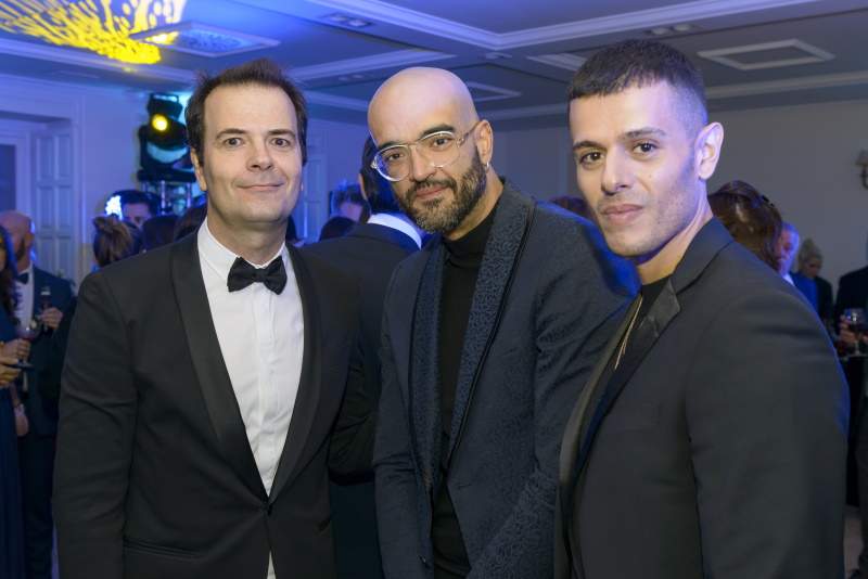 Daniel Entrialgo, director de Status, Gonzalo Calderón y Andrés Acosta, diseñador.