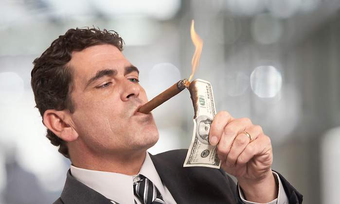 rico-quemar-dinero-dreamstime.jpg