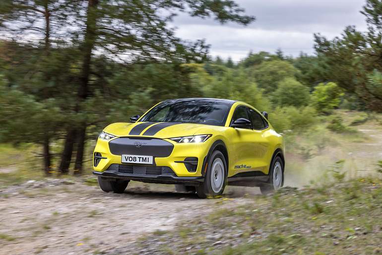 El Ford Mach E Rally es otro eléctrico con pretensiones -más moderadas que el concepto Q6 offroad- para desenvolverse bien fuera del asfalto