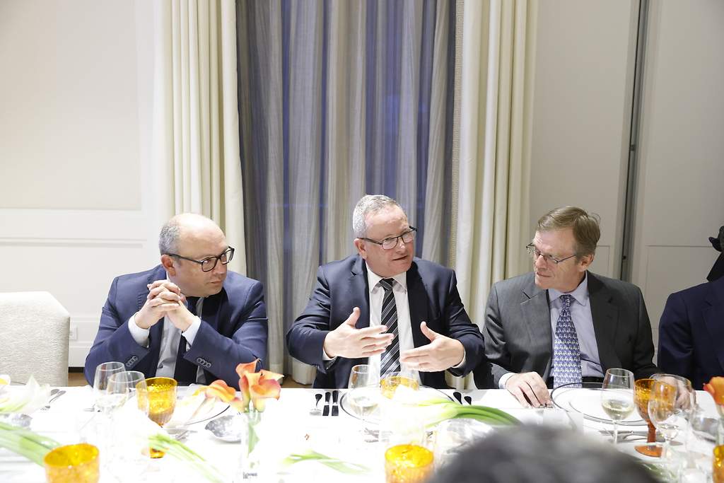 Gabriel González Goméz, director comercial de 'eE', Eduardo Navarro, director de Asuntos Corporativos y Sostenibilidad de Telefónica y Luis Vassallo Reina, consejero de 'eE'