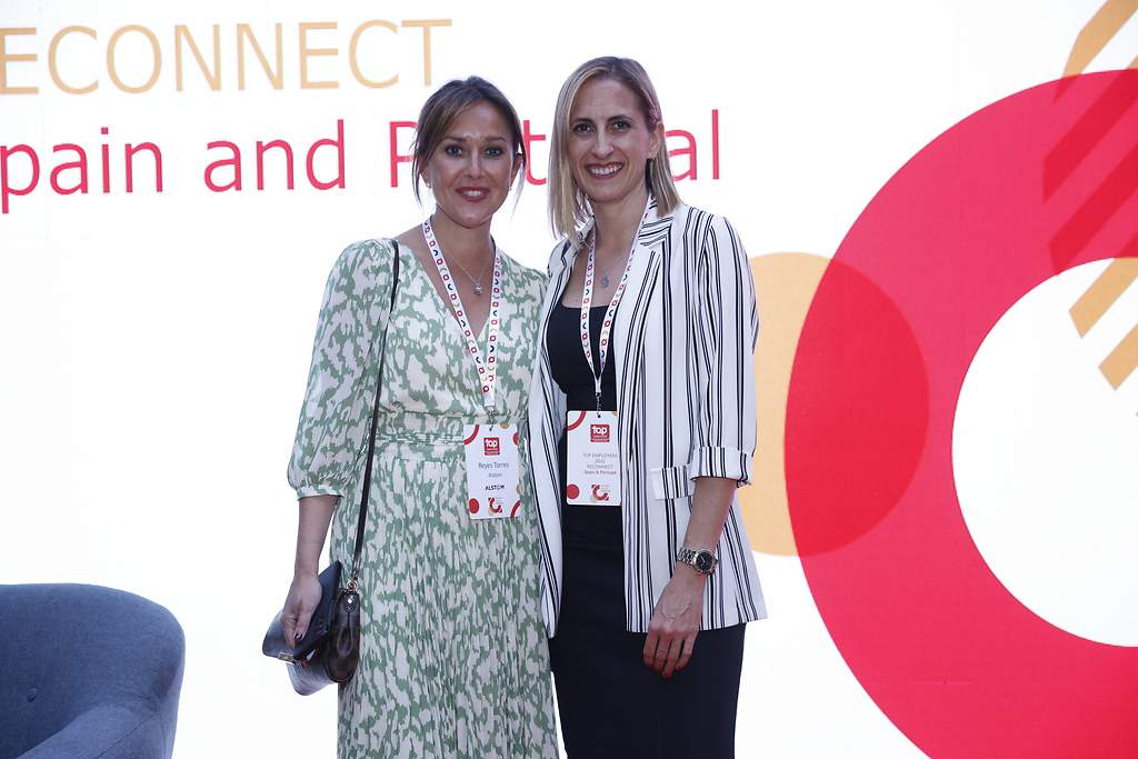 Reyes Torres y Stephanie Burik, representantes de Alstom
