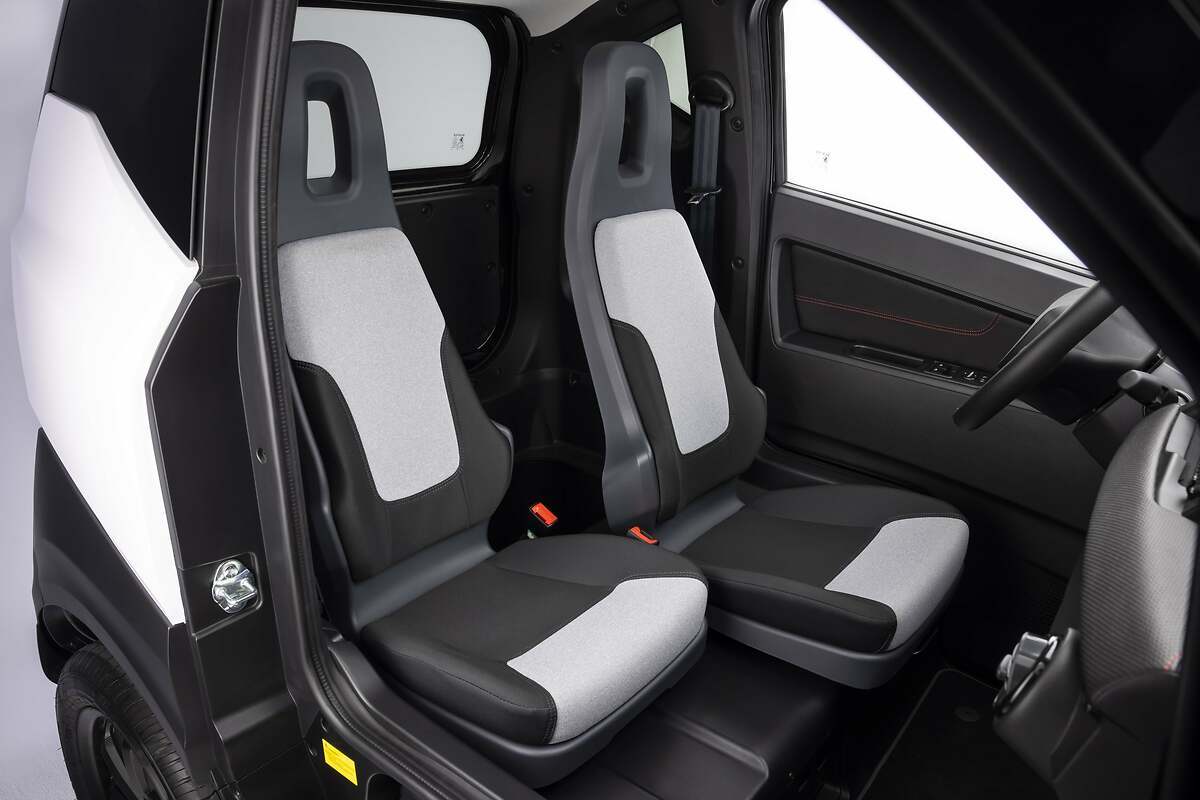 Silence 04. Los dos asientos disponibles no se encuentran al mismo nivel, perfecto para que piloto y copiloto viajen más holgados.