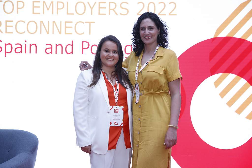Sarai Martínez y Belén González, representantes de Votorantim Cimentos