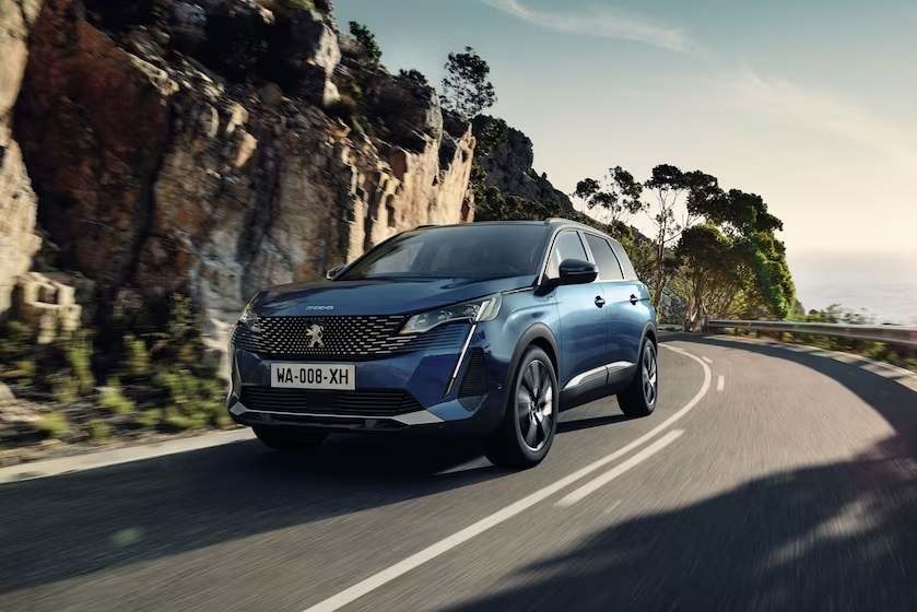 Peugeot 5008. Gasolina, diésel e híbrido ligero, etiquetas C y ECO
