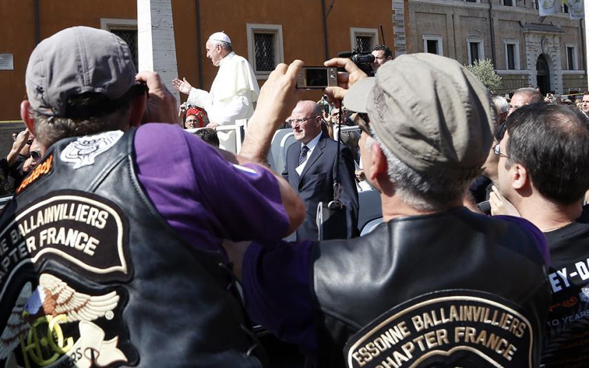 El papa entre moteros