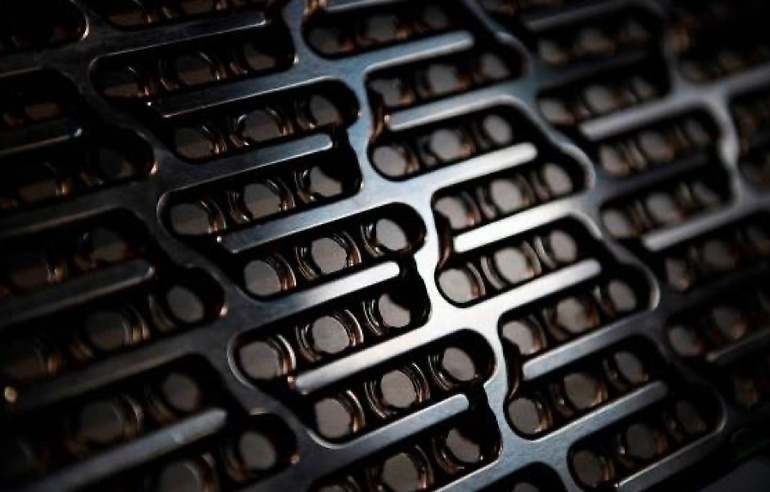 Detalle del módulo de batería de Industrias Alegre, en el que se ven las celdas cilíndricas que se apilan en el interior del mismo