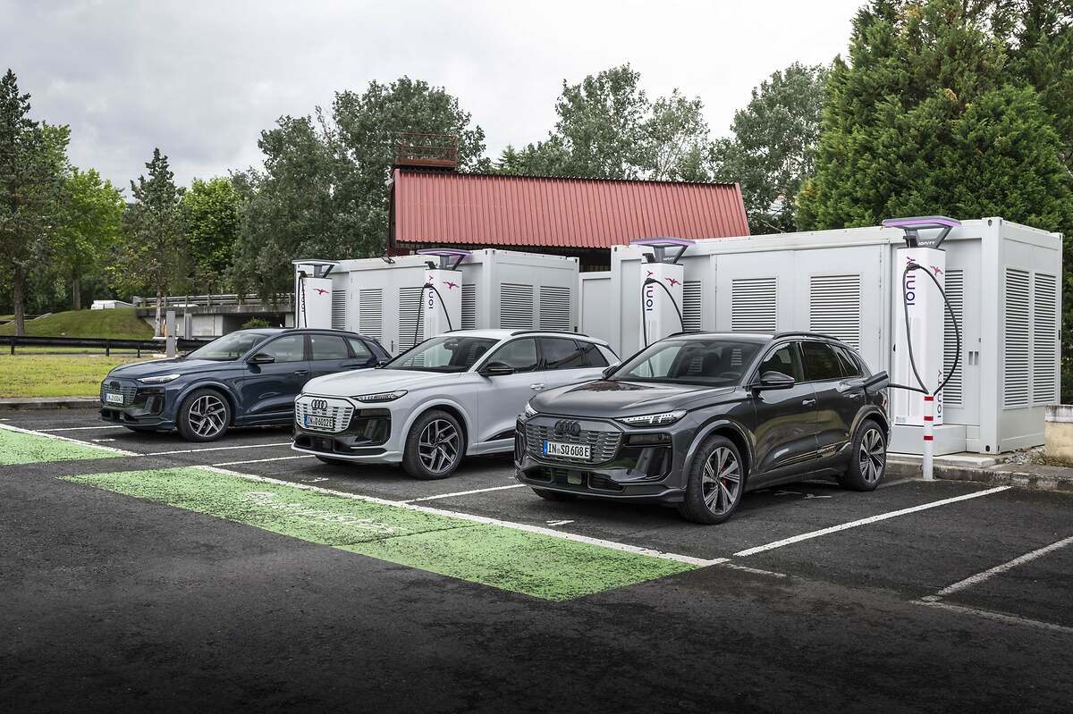 Audi Q6 e-tron. Potencia de carga máxima de 270 kW. Audi anuncia un tiempo de recarga del 10 al 80% en 21 minutos.