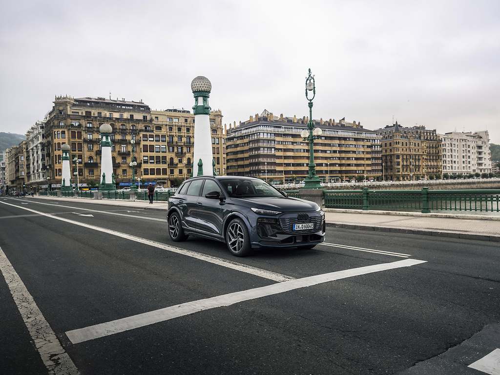 A los mandos del nuevo Audi Q6 e-tron, un SUV eléctrico caro, pero que rezuma calidad y tecnología