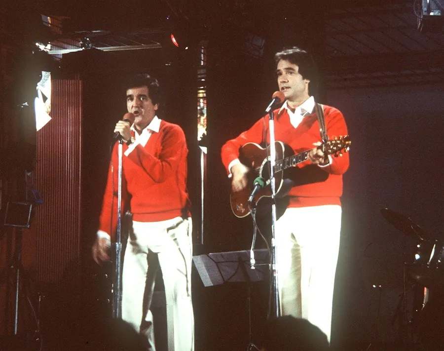 El Dúo Dinámico en una actuación en Madrid, en 1983