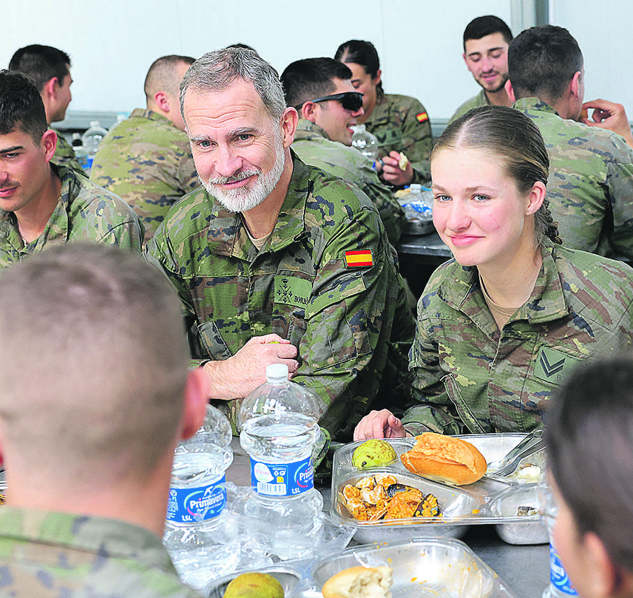 Felipe VI, con Leonor en la Academia de Zaragoza