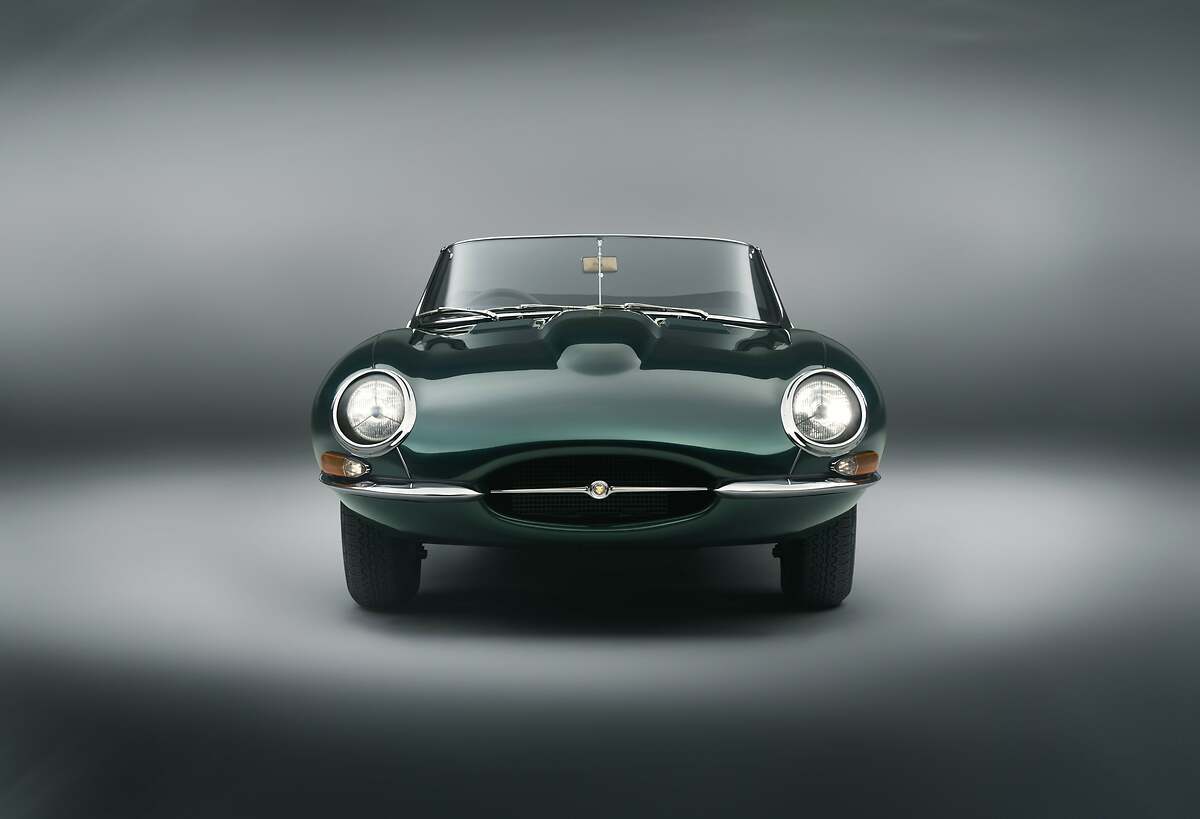 Dos joyas rodantes en imágenes: Jaguar fabrica dos exclusivos E-Type para un afortunado cliente asiático