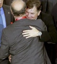 Camacho-abraza-delbosque.jpg