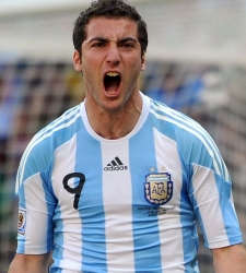 Higuain_celebra_argentina_mundial.jpg
