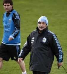 MARADONA250.jpg