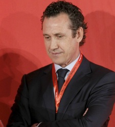Valdano_fondo_rojo.jpg