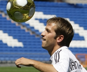 Van Der Vaart pisa el Bernabéu