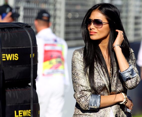 Nicole, espectáculo del paddock