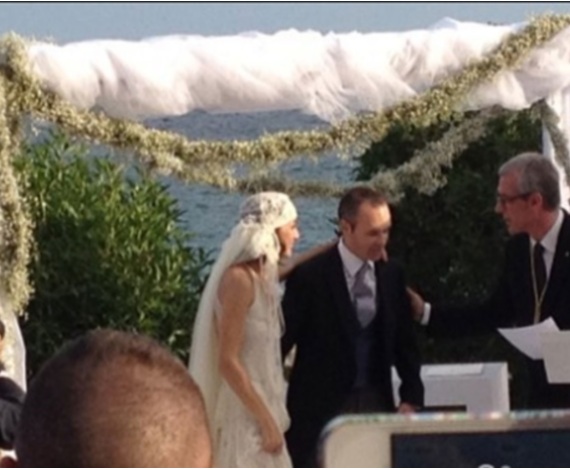 <b>Andrés Iniesta en el altar</b>