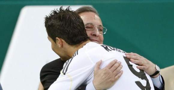 Florentino-abraza-CR9-2009-efe.jpg